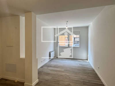 Local en Avenida Sant Joan de les Abadesses    baixos, Olot Girona