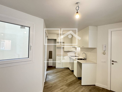 Local en Avenida Sant Joan de les Abadesses    baixos, Olot Girona