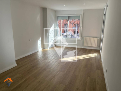 Inmueble en Avenida Alcalde Moix    Bajo, Barcelona